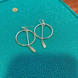 NWOT Kendra Scott Circle Drop Earrings